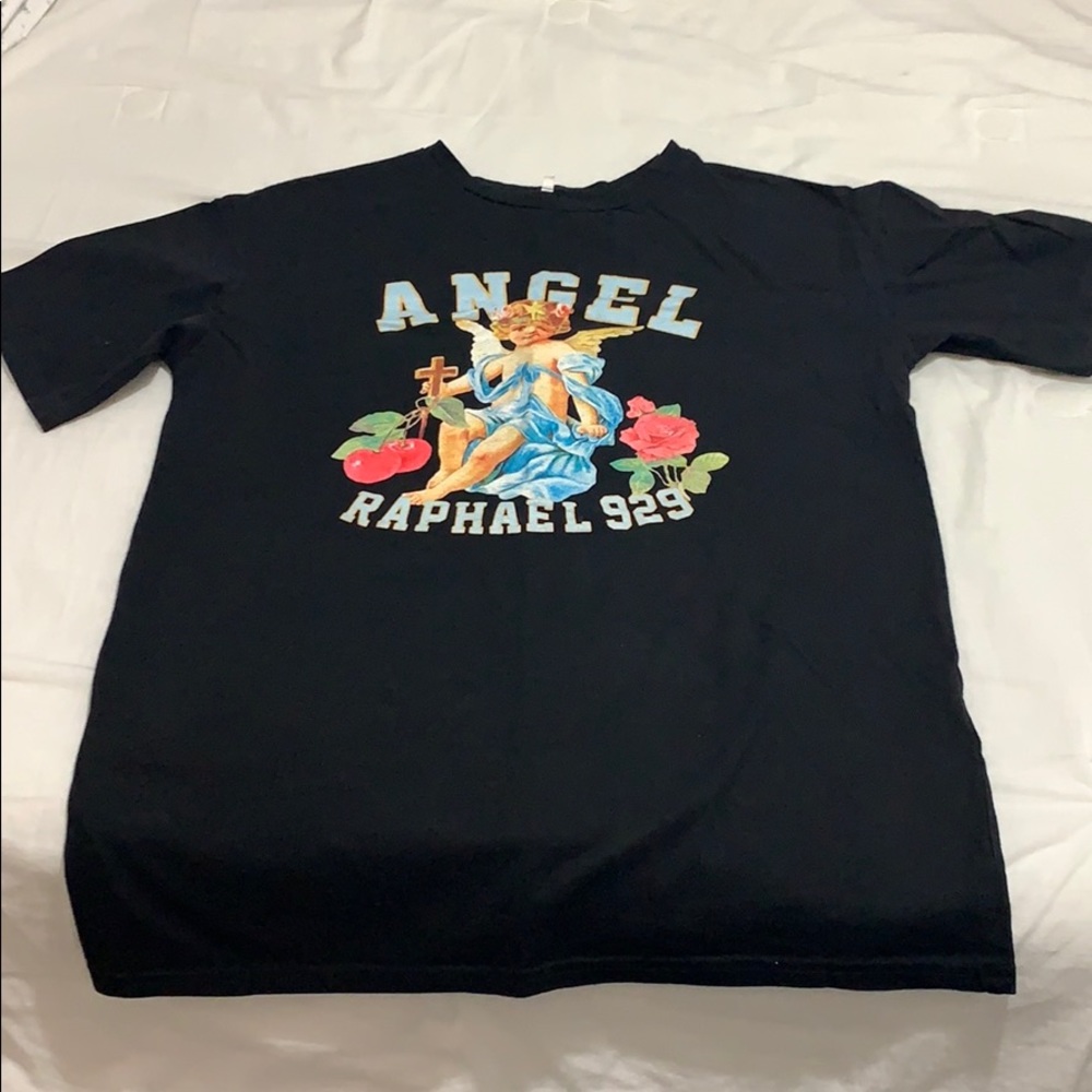 Oversize t-shirt with graphic design.